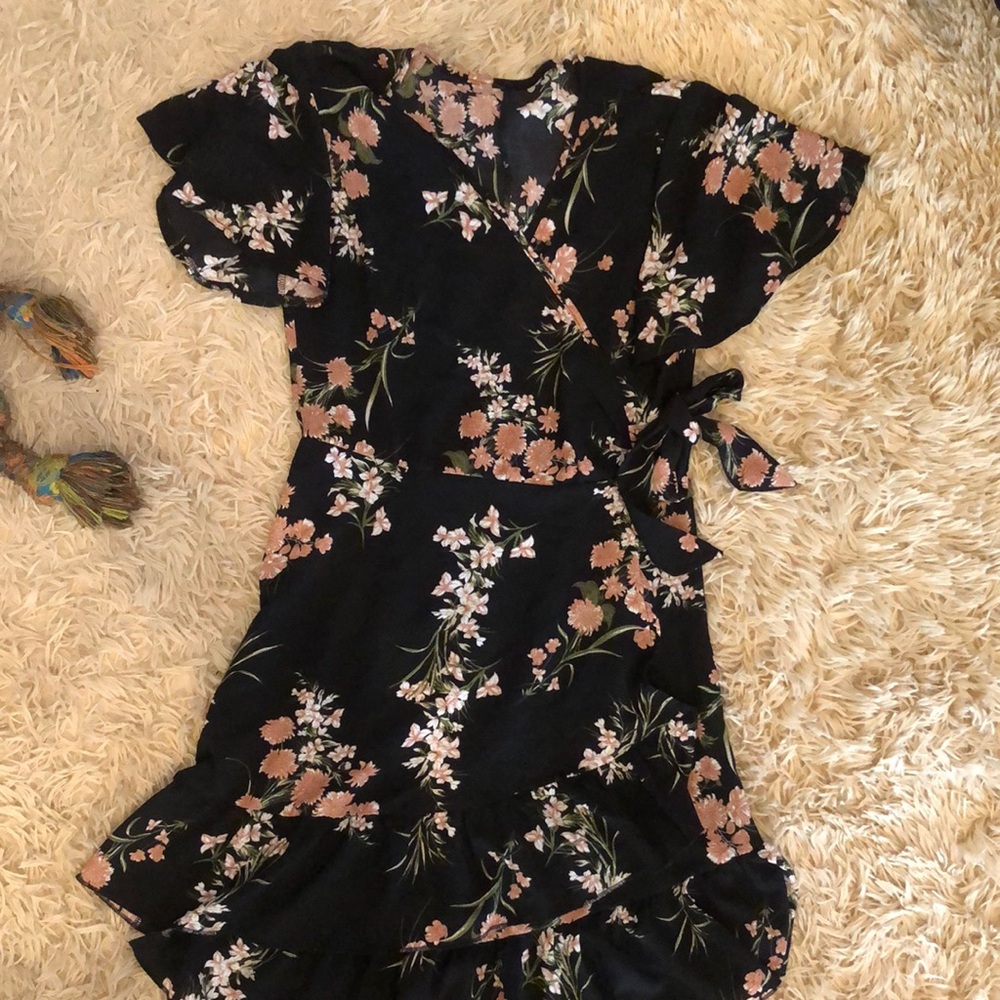 Black floral print short wrap dress!